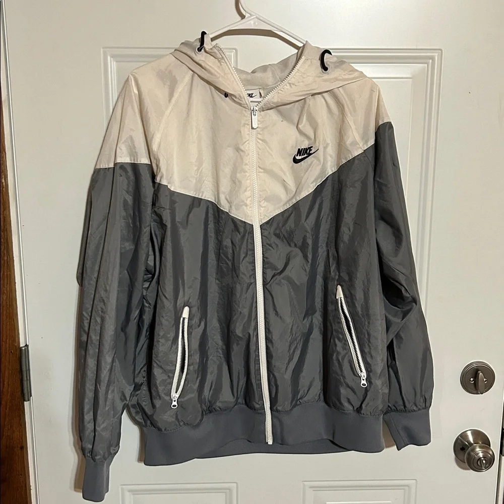 Nike Two-Tone Gray and Cream Jacket Windrunner - Picture 1 of 7